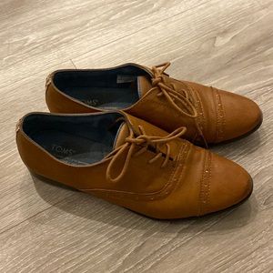 TOMs Size 7.5 dress shoes, Oxford style. barely worn